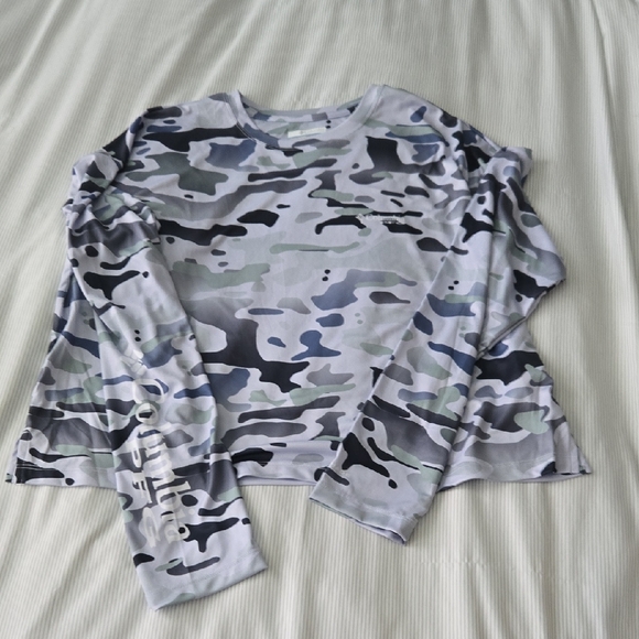 Under Armour Tops - Under Armour Omni-Shade